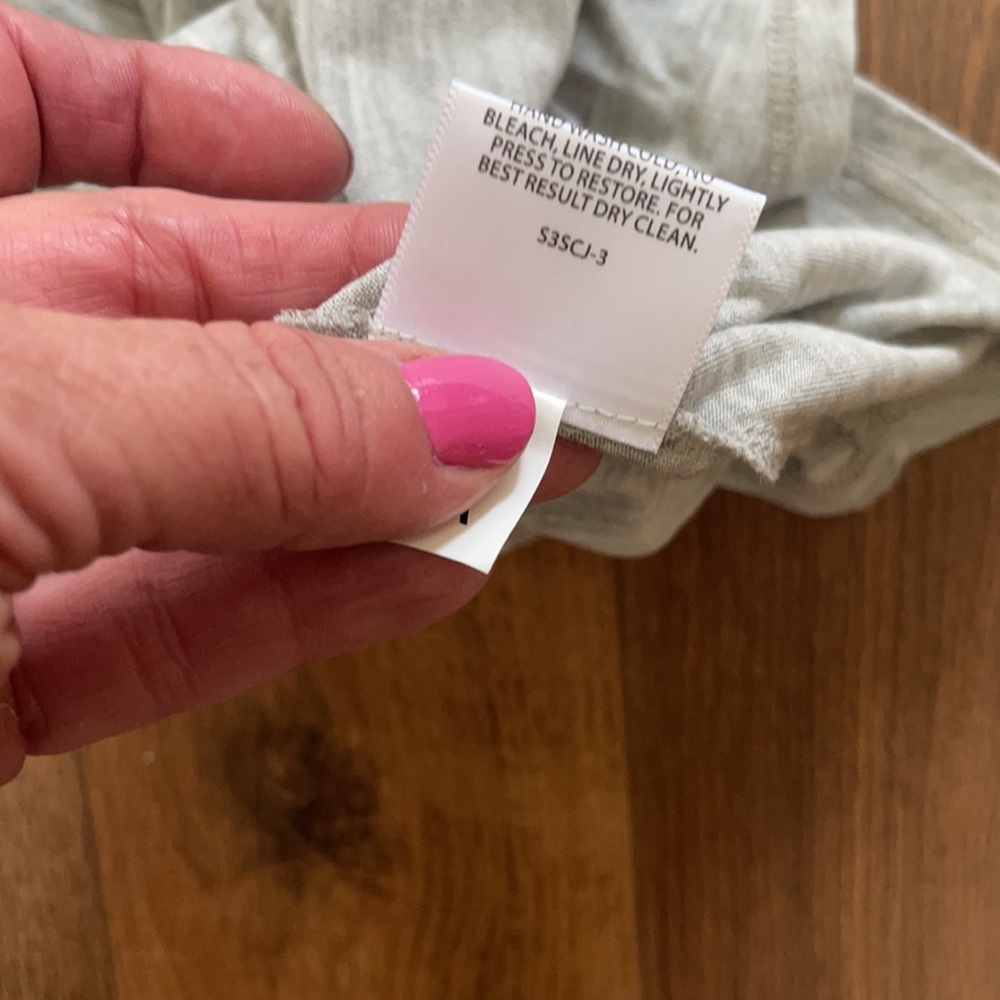 🆕 Eileen Fisher A Symmetrical Silk Tank Size Medium - Picture 6 of 6